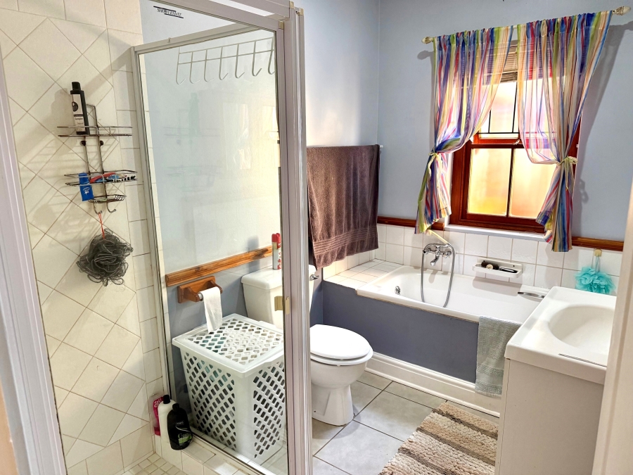 4 Bedroom Property for Sale in Die Wingerd Western Cape